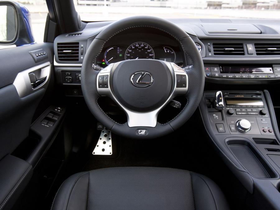  Lexus CT200h F-Sport 2011 года  (US) (фото 11 из 14)